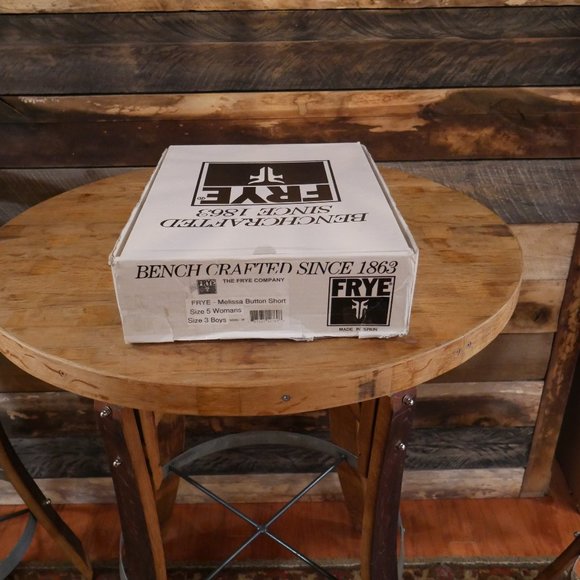 NWT Frye - Melissa Button Short - New - Picture 3 of 10